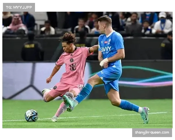 朗斯5-0大胜巴黎FC,时隔21年重返法甲榜首